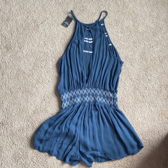NWT Abercrombie Crochet Romper - Blue and White - Size Medium - Picture 4 of 7